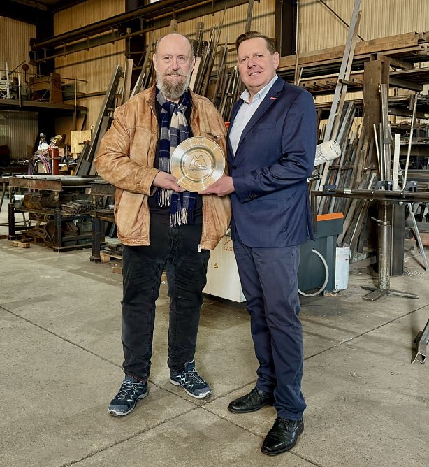 v.l.: Obermeister Ronald Wienbreyer und Marc Weinrich (Foto: Kreishandwerkerschaft)