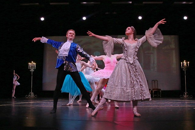 Tänzerinnen und Tänzer des Studios Radeva. (Foto: Dimitar Radev) Tänzerinnen und Tänzer des Studios Radeva. (Foto: Dimitar Radev)