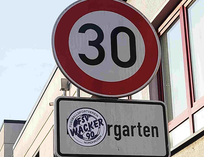 Wacker-Aufkleber auf einem Verkehrsschild in Nordhausen (Foto: privat)