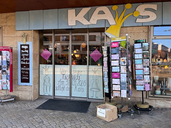 Ein großes Plakat an der Schiebetür erinnert an das baldige Ende von "Kais". (Foto: ssc) Ein großes Plakat an der Schiebetür erinnert an das baldige Ende von "Kais". (Foto: ssc)