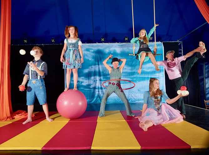 Die jungen Zirkuskünstler vom Zappelini suchen neue Talente (Foto: Studio 44) Die jungen Zirkuskünstler vom Zappelini suchen neue Talente (Foto: Studio 44)