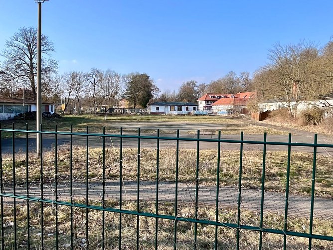 Dreh- und Angelpunkt der Diskussionen ist der Verkauf des Areals an der Rothleimm&uuml;hle an das Jugendsozialwerk. Zwei bekannte Vereine haben ihre Trainings- und Spielst&auml;tte dabei verloren, neben dem Bowteam hatte auch der Zirkus Zappelini sein zu Hause (Foto: ssc)