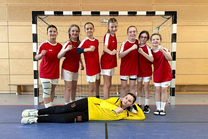Die Handballerinnen des Herder-Gymnasiums haben sich f&uuml;r das Bundesfinale in Berlin qualifiziert (Foto: Herder-Gymnasium)