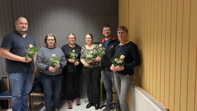 Michael Caspari, Steffi Helbing, Emilie Schellhammer, Katrin Kunze, Steffen Heinecke und die erfolgreichste Bogensch&uuml;tzin Susanne Walther (v.l. n.r.).   (Foto: Bowteam )