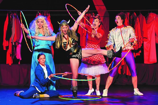 Barbaren Barbies: A Wild Women Circus starten die Zeltsaison 2026 (Foto: Bernadette Fink)