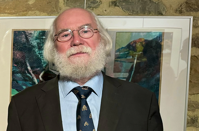 Walter Martin Rehahn l&auml;dt im Tabakspeicher zum Kunstvortrag (Foto: Stadt Nordhausen)