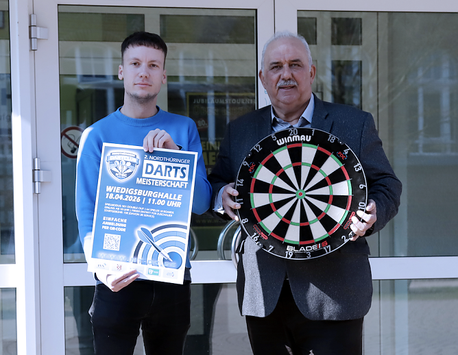 v.l.: Johannes K&ouml;nitzer und Sportkoordinator Werner H&uuml;tcher (Foto: J. K&ouml;nitzer)