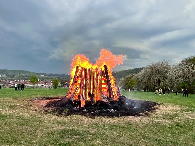 Wie auf der Hardt in Niedersachswerfen entzünden die Harztor-Wehren Ostern die Feuer. (Foto: ssc) Wie auf der Hardt in Niedersachswerfen entzünden die Harztor-Wehren Ostern die Feuer. (Foto: ssc)