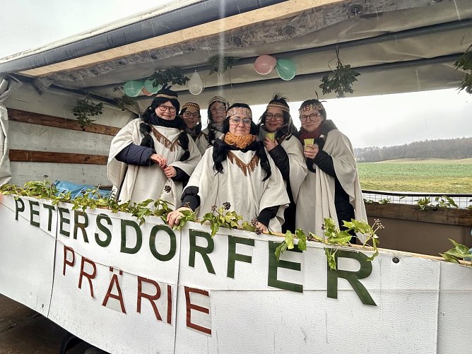 Viele Teilnehmer unterst&uuml;tzten den Narrenumzug. (Foto: Sophia Gerlach )