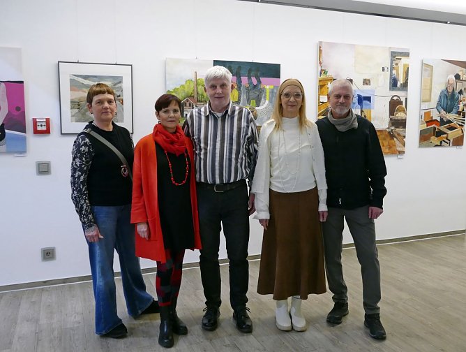 Führen durch die Ausstellung: Die Künstler der Kooperative - KK24. (Foto: privat ) Führen durch die Ausstellung: Die Künstler der Kooperative - KK24. (Foto: privat )