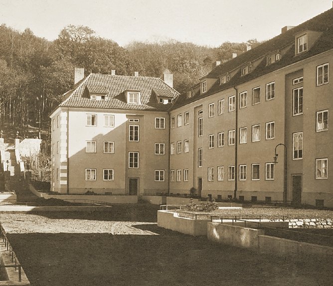 Auch der Spar- und Bauverein errichtete hunderte Wohnungen. Zu den bekanntesten geh&ouml;ren die H&auml;user am Bingerhof. (Foto: Archiv: WBG)