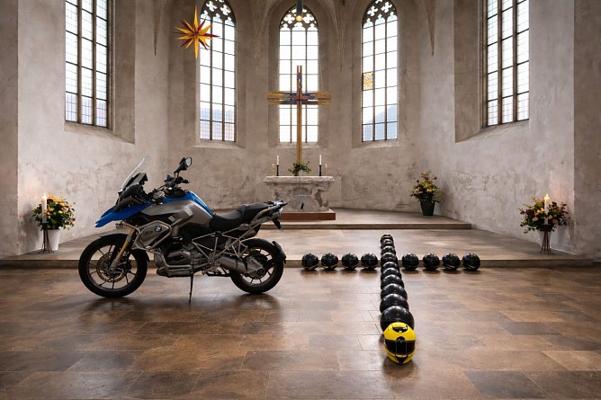 Mit dem Motorrad in der Kirche - Bikergottesdienst in Ellrich (Foto: Ride for charity) Mit dem Motorrad in der Kirche - Bikergottesdienst in Ellrich (Foto: Ride for charity)