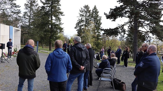 Gedenken auf dem Ehrenfriedhof (Foto: Stadt Nordhausen) Gedenken auf dem Ehrenfriedhof (Foto: Stadt Nordhausen)