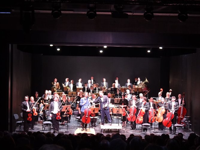 Das Loh-Orchester wurde mit langem Applaus verabschiedet.  (Foto: Christel Laude)