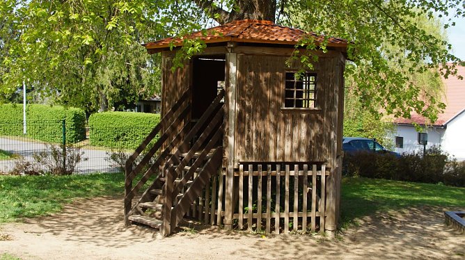 Das Baumhaus hat wieder ein dichtes Dach.  (Foto: Katharina Hille)