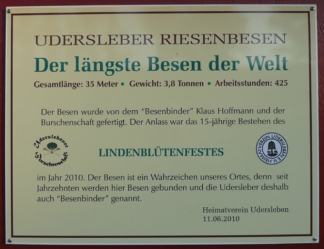 Größter Besen der Welt (Foto: Karl-Heinz Herrmann) Größter Besen der Welt (Foto: Karl-Heinz Herrmann)