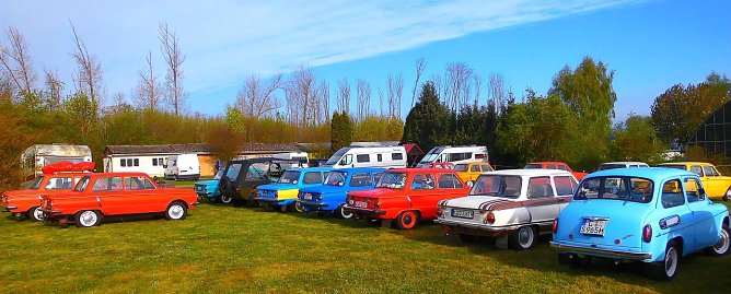 3. Jahrestreffen der Fans des PKW Saporoshez am Stausee Kelbra. (Foto: Ulrich Reinboth)