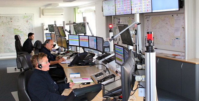 Die Rettungsleitstelle in Nordhausen arbeitet seit Anfang 2025 mit einer standartisierten Notrufabfrage.  (Foto: Archivfoto: Olaf Schulze)