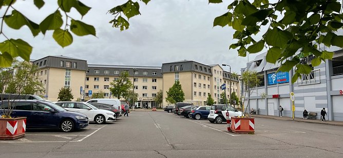 Beton und keine Aufenthaltsqualit&auml;t: So pr&auml;sentiert sich aktuell der Platz der Gewerkschaften in der Unterstadt von Nordhausen. (Foto: ssc)