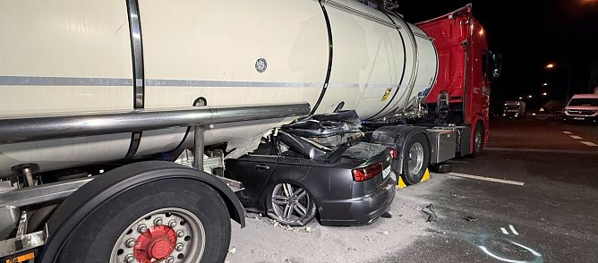 Kaum zu glauben, dass der Fahrer aus diesem Wrack lebend gerettet werden konnte. (Foto: Silvio Dietzel)