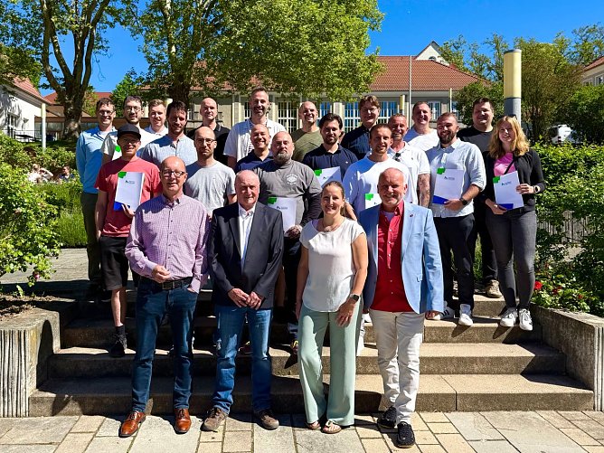 Die Absolventen der 7. Kohorte des Zertifikatsstudiums Netztechnik und Netzbetrieb Fernw&auml;rme an der Hochschule Nordhausen.         (Foto: Nadine Luschnat)