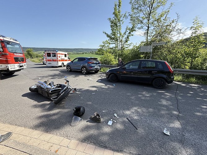 Schwerer Unfall bei Bleicherode (Foto: S. Dietzel) Schwerer Unfall bei Bleicherode (Foto: S. Dietzel)