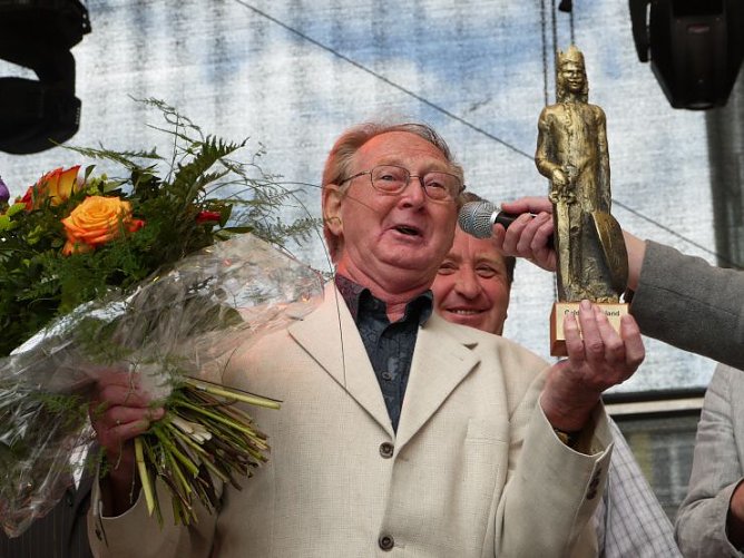 Richard Müller mit Goldenem Roland (Foto: Angelo Glashagel) Richard Müller mit Goldenem Roland (Foto: Angelo Glashagel)