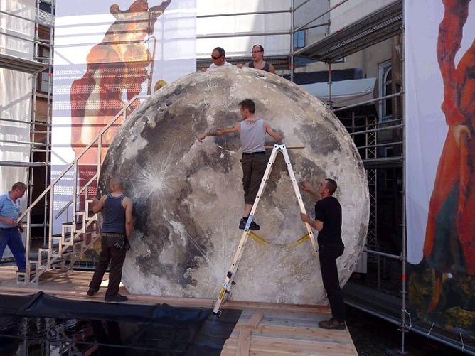 Schwitzen im Schlosshof (Foto: Theater Nordhausen) Schwitzen im Schlosshof (Foto: Theater Nordhausen)