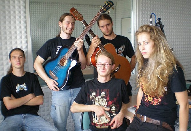 Die Band im Studio (Foto: OKN)
