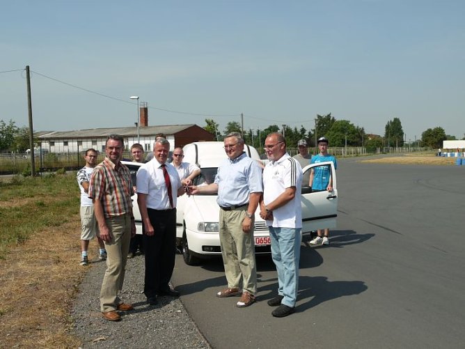 Schlüsselübergabe (Foto: Angelo Glashagel) Schlüsselübergabe (Foto: Angelo Glashagel)