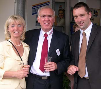 Vorstand gratuliert (Foto: NUV) Vorstand gratuliert (Foto: NUV)