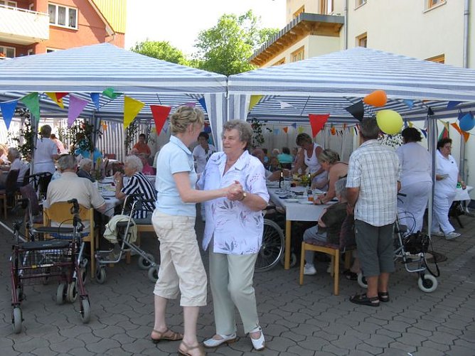 Sommerfest im Altenheim (Foto: privat) Sommerfest im Altenheim (Foto: privat)