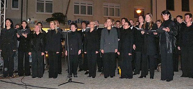 Mit dabei: Der Opernchor (Foto: Theater)