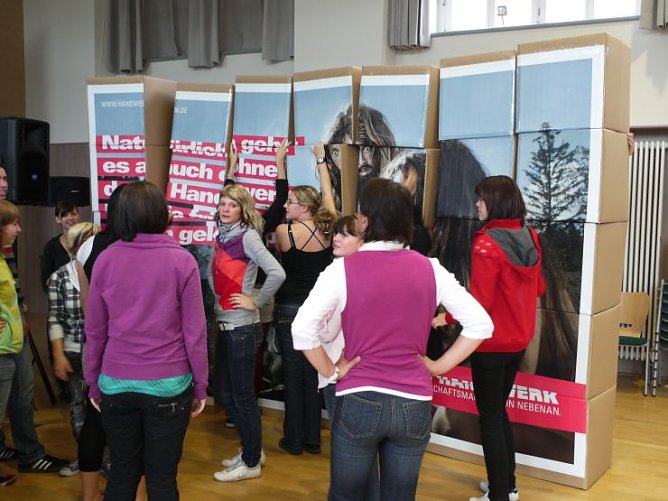 Schulhofinvasion in der Morgenr&ouml;te (Foto: Angelo Glashagel)