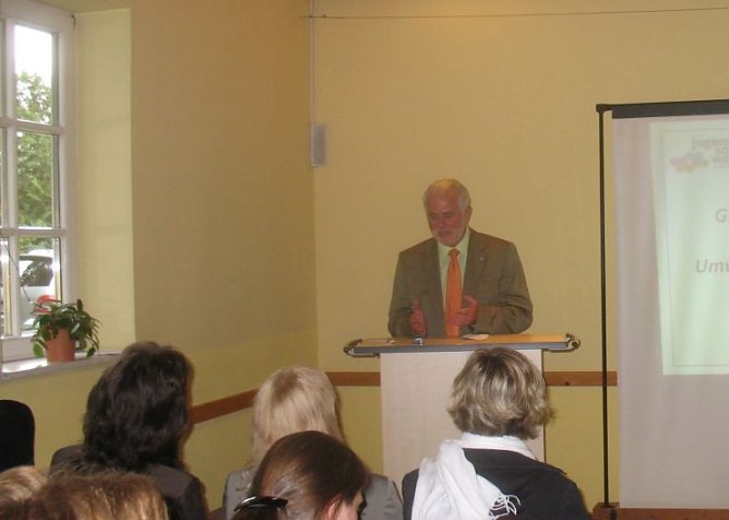 Minister Reinholz vergibt Lob für die Rothleimmühle (Foto: Jugendsozialwerk) Minister Reinholz vergibt Lob für die Rothleimmühle (Foto: Jugendsozialwerk)