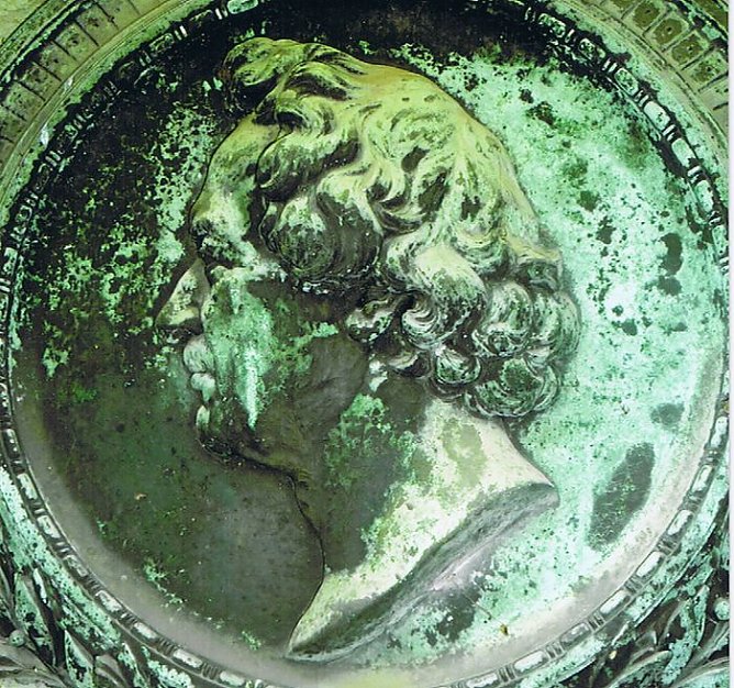 Grabreliefbild von Schöll (Foto: H. Kneffel) Grabreliefbild von Schöll (Foto: H. Kneffel)