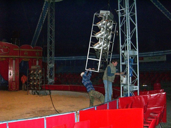 Letzte Handgriffe (Foto: nnz)