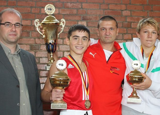 &Uuml;bergeben (Foto: psv)