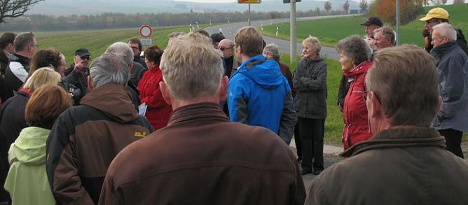 Adams und 80 Sundhäuser (Foto: privat) Adams und 80 Sundhäuser (Foto: privat)