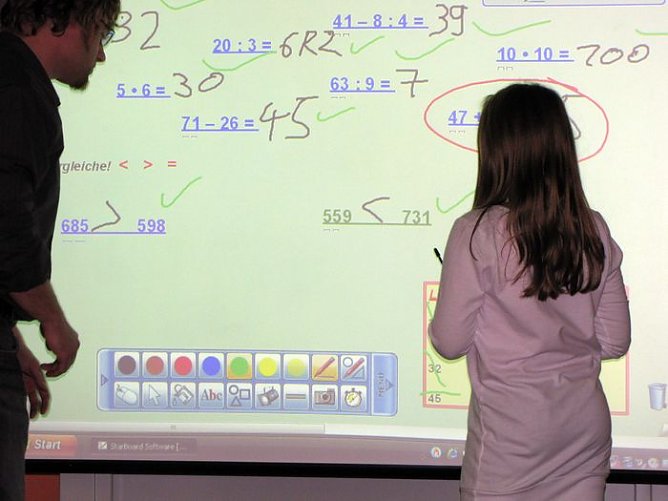 Neue Tafel (Foto: J. Peter) Neue Tafel (Foto: J. Peter)