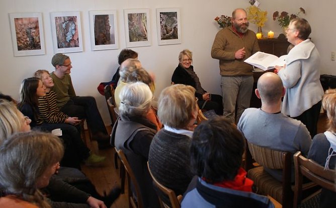 Literarische Diskussion in Limlingerode (Foto: H. Kneffel)