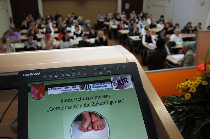 Konferiert (Foto: J. Piper)