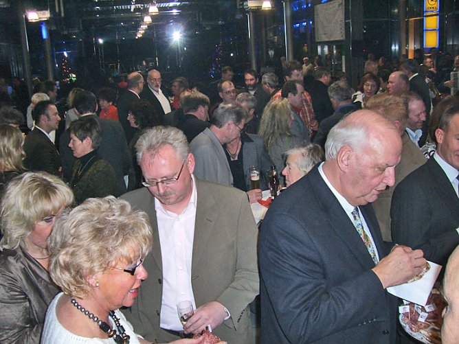 Tolle Stimmung im Autohaus (Foto: nnz)