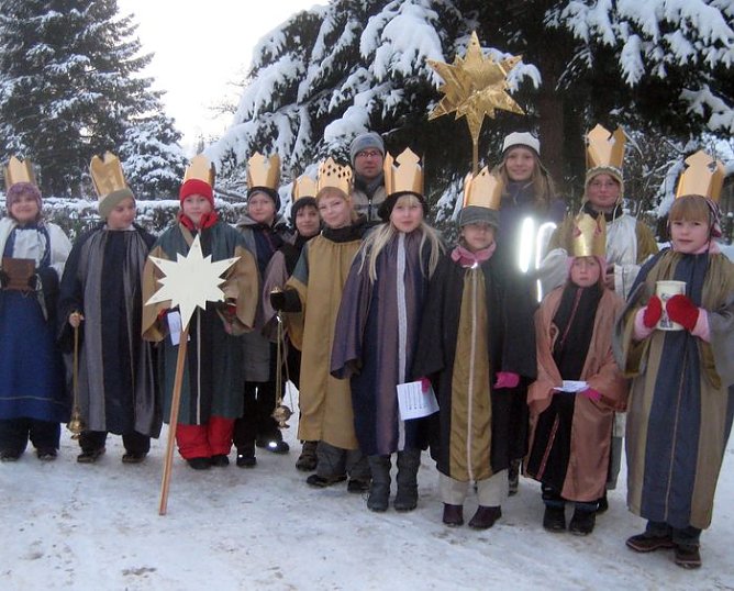 Sternsinger sind unterwegs (Foto: privat) Sternsinger sind unterwegs (Foto: privat)