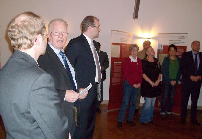 Ausstellung er&ouml;ffnet (Foto: T. Wendehost)