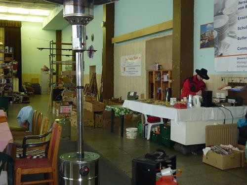 Flohmarkt in der Halle (Foto: privat) Flohmarkt in der Halle (Foto: privat)