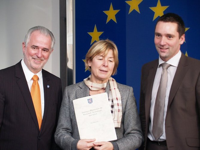 F&ouml;rdermittel&uuml;bergabe (Foto: nnz)