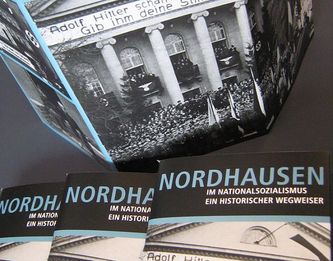 Broschüre vorgestellt (Foto: KZ-Gedenkstätte Mittelbau Dora) Broschüre vorgestellt (Foto: KZ-Gedenkstätte Mittelbau Dora)