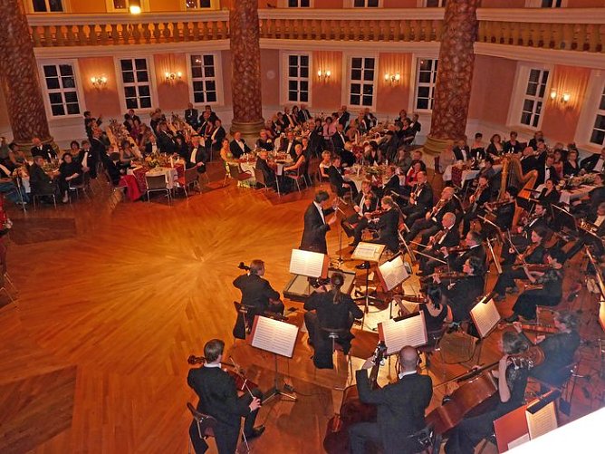 Schlossball eröffnet (Foto: Karl-Heinz Herrmann) Schlossball eröffnet (Foto: Karl-Heinz Herrmann)