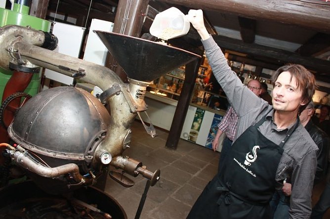 Heiraten und rösten (Foto: P. Grabe) Heiraten und rösten (Foto: P. Grabe)